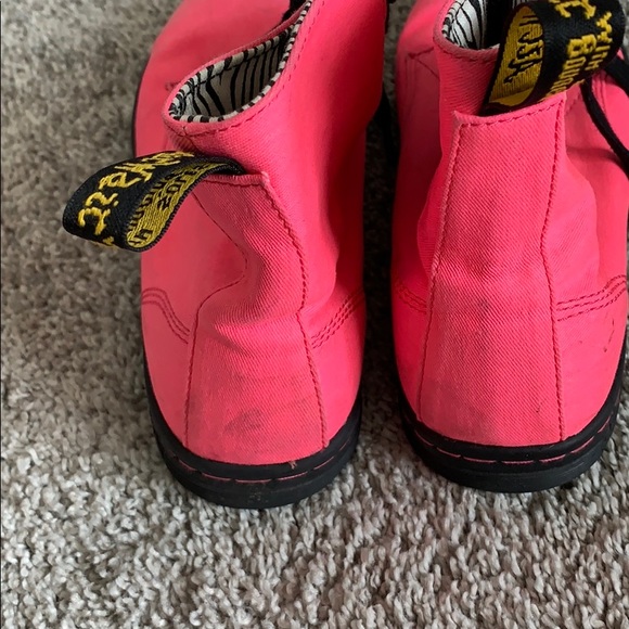 Pink Doc’s - Picture 4 of 5